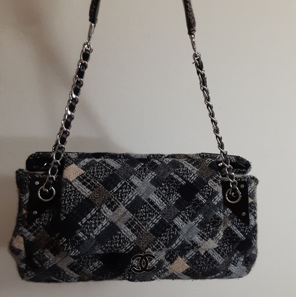 *Final Sale* Chanel bag